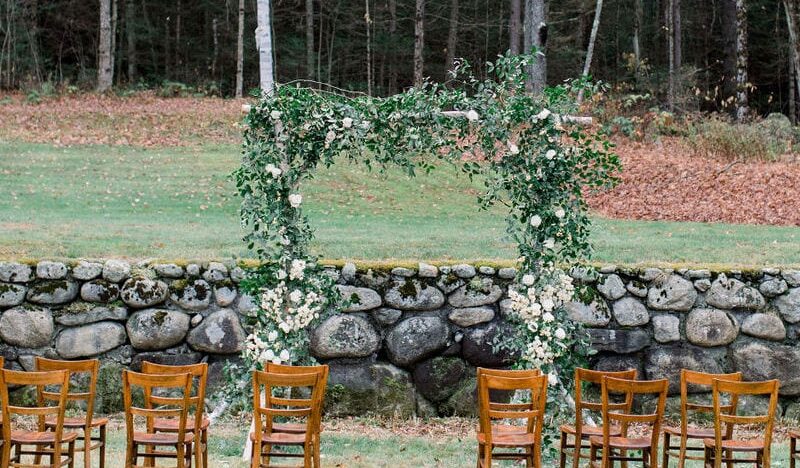 New-Hampshire-Wedding-Birch-Arch-Ceremony-800x600
