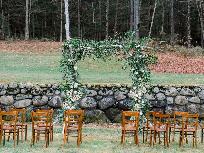 New-Hampshire-Wedding-Birch-Arch-Ceremony-800x600