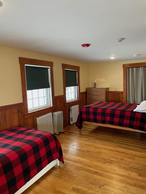 Franconia-New-Hampshire-Lodge-Room 12b