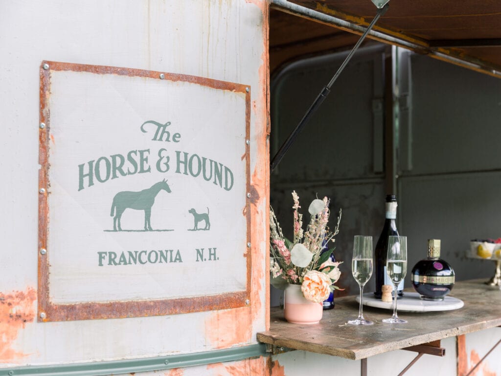 Horse_Hound_Sign-Closeup-Horse-trailer-bar